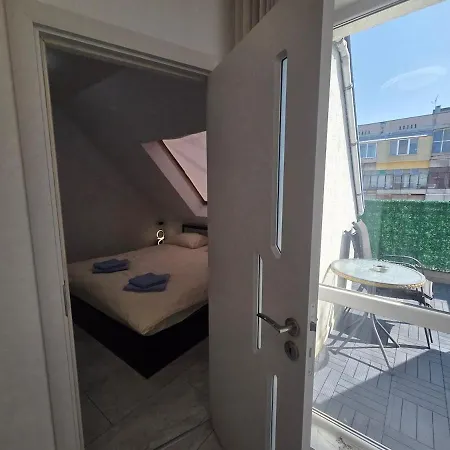 Iva's Cozy Loft Апартаменти Варна